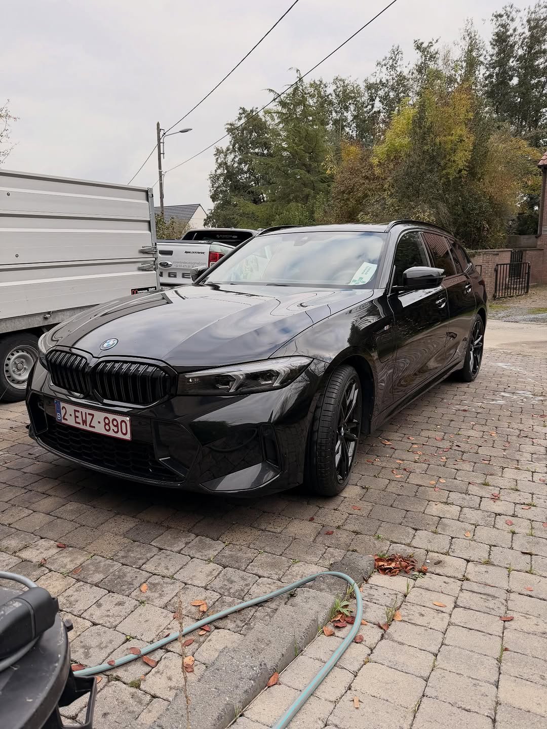 Detailing BMW Série 3 Touring noire vue avant Belgique