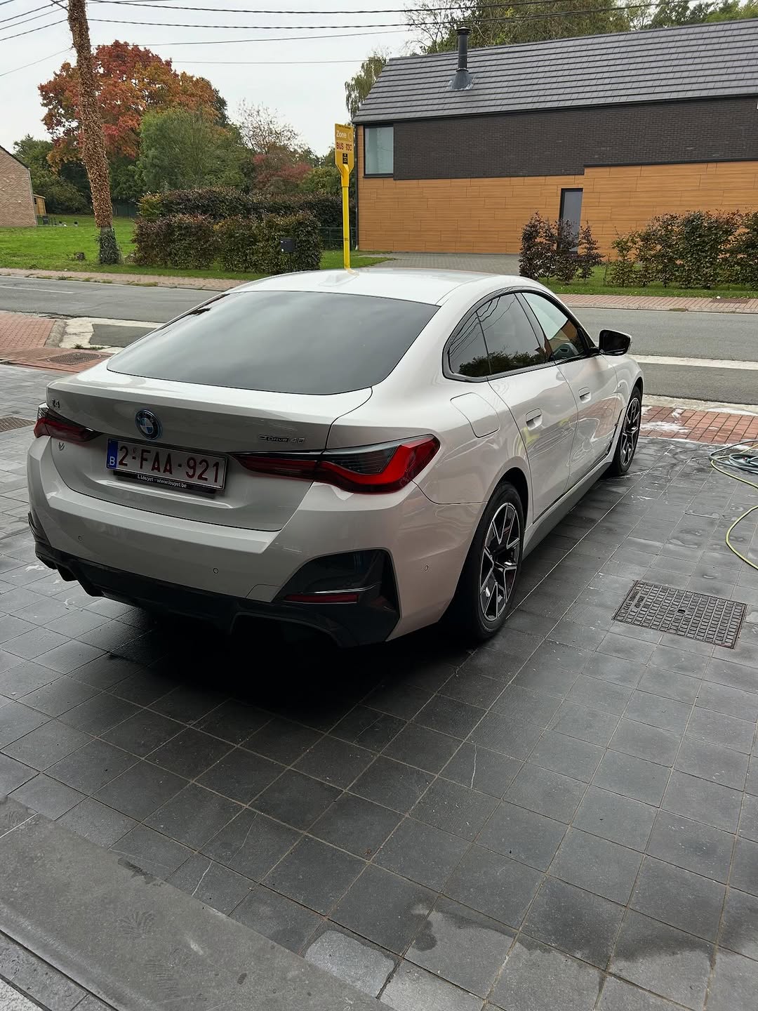 Detailing BMW Série 4 blanche vue arrière Belgique