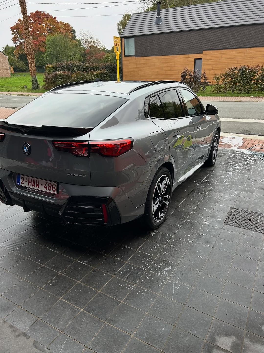Detailing BMW X2 gris vue arrière Belgique