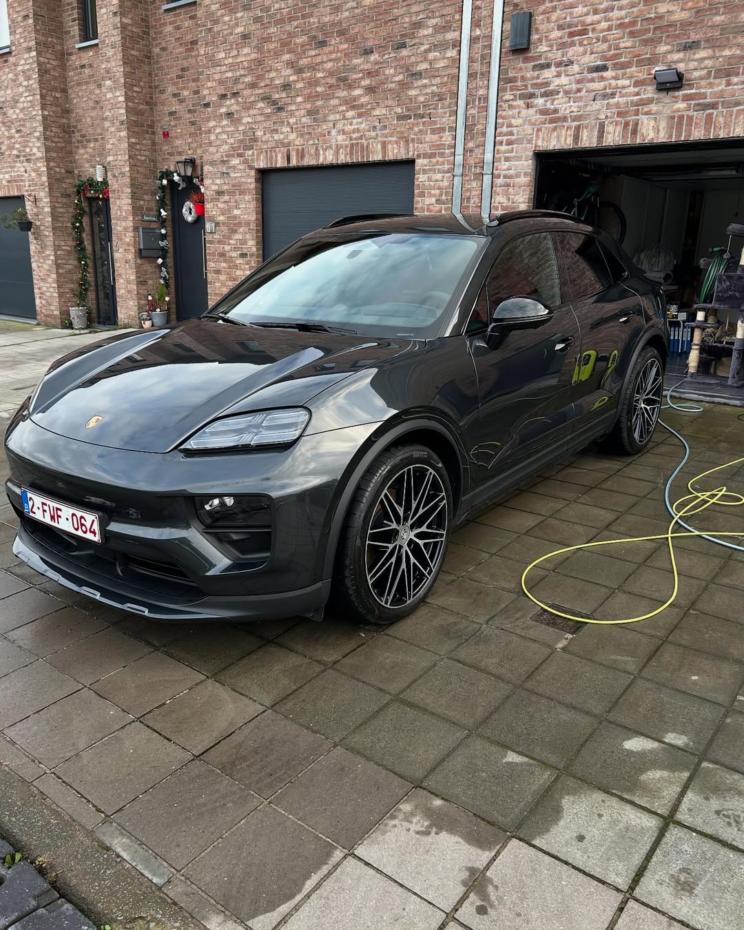 Detailing Porsche Macan gris vue avant Belgique