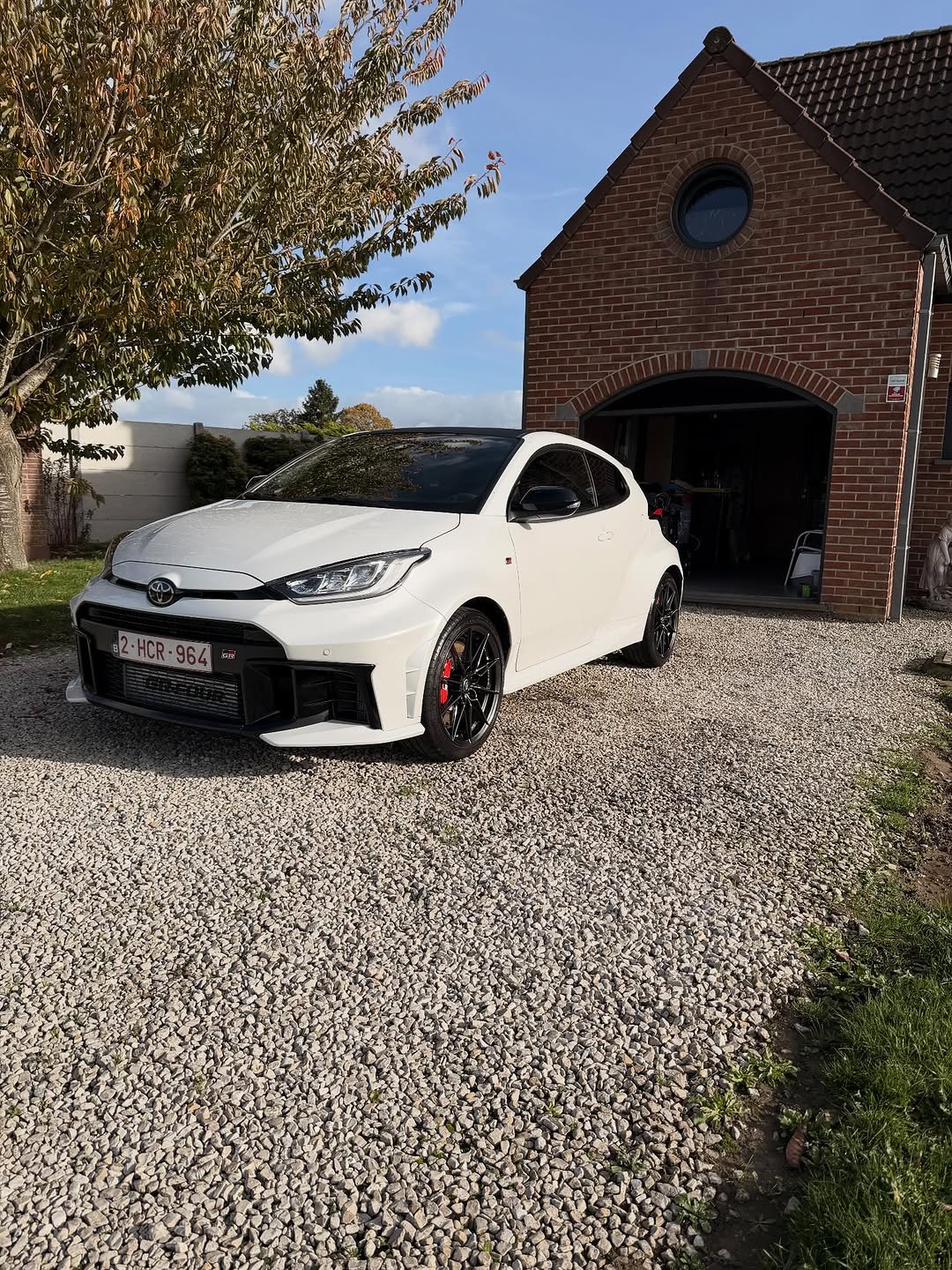 Detailing Toyota GR Yaris blanche vue avant Belgique